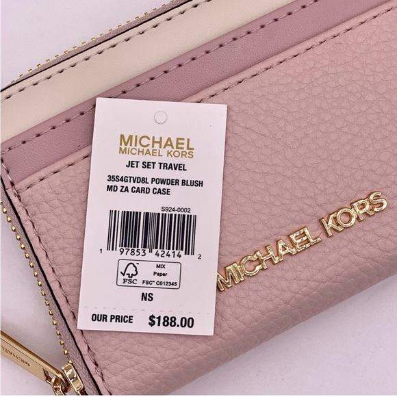 Michael Kors Jet Set Travel Card
Case Zip Around Wallet - Picture 9 of 10